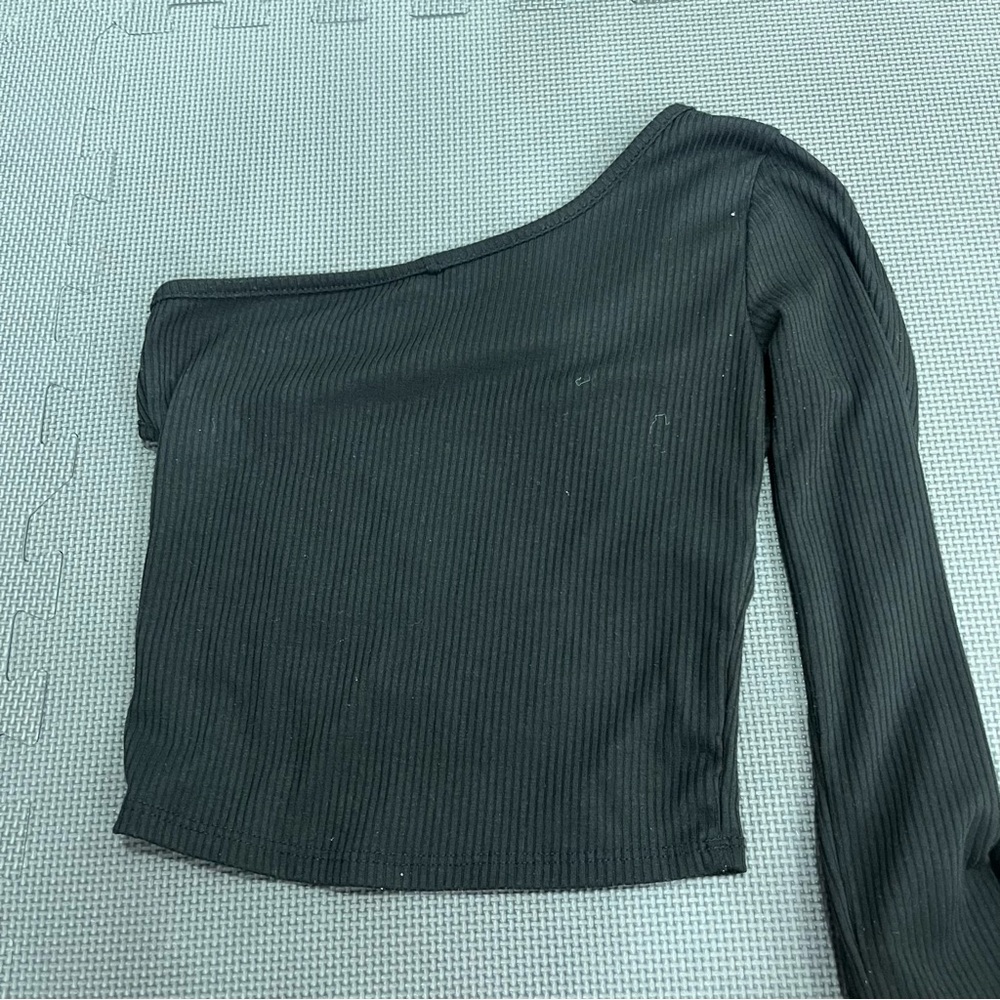 Black One-Shoulder Ribbed Top